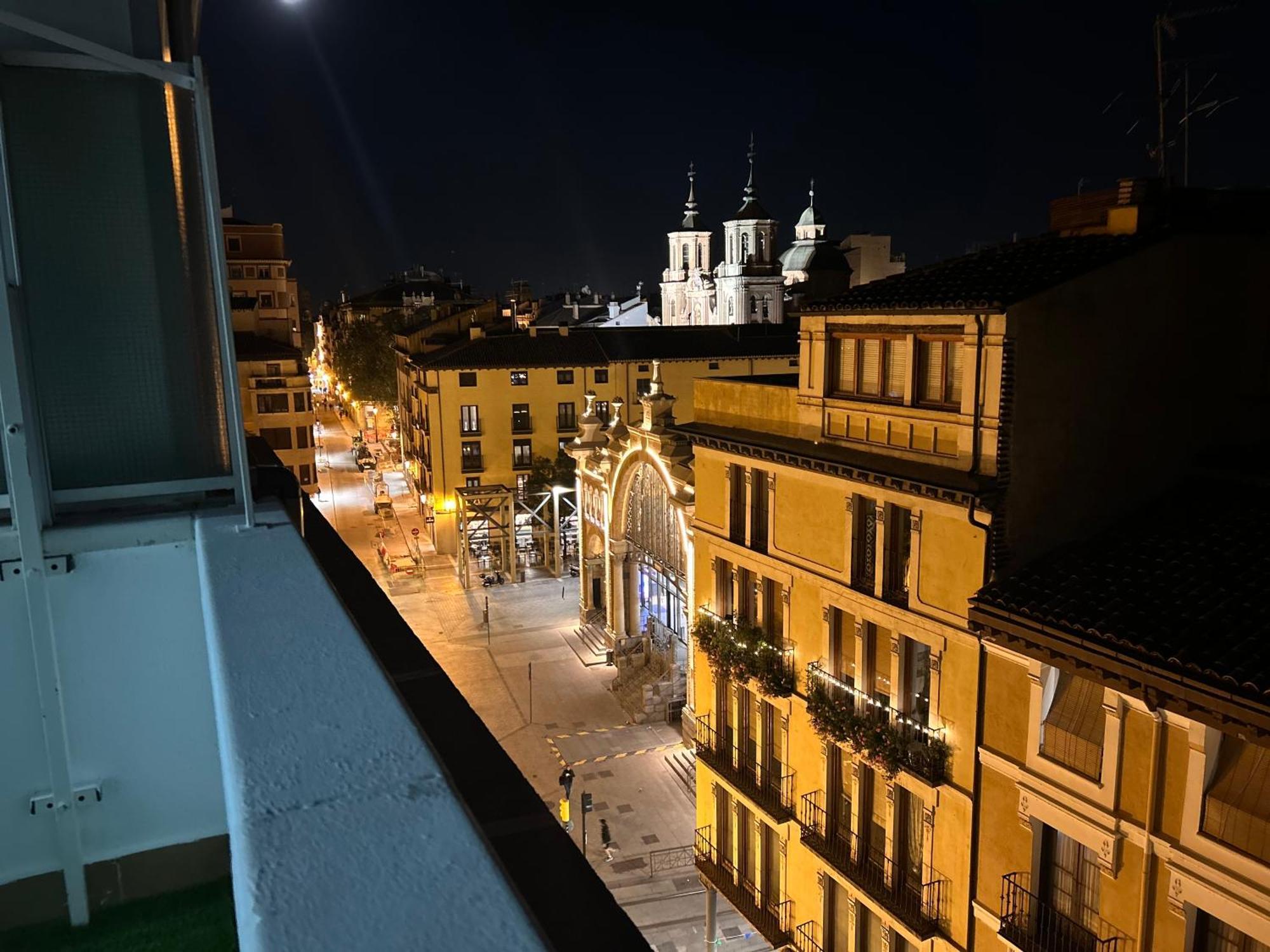 Atico Con Vistas Al Mercado Opcion De Parking Apartment